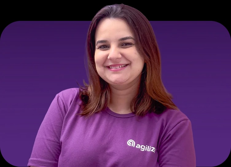Especialista da Agilize Contabilidade sorrindo